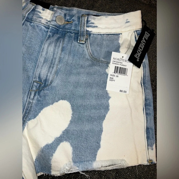 NWT BLANKNYC The Barrow Sunday Funday Denim Shorts - Picture 2 of 9